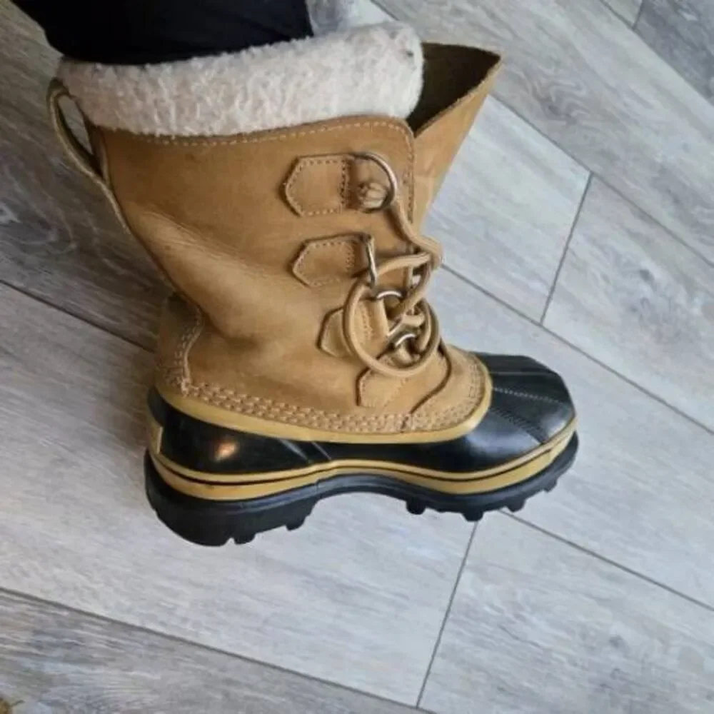 Caribou Sorel women's winter snow waterproof wp boots sz 5 tan with black tread